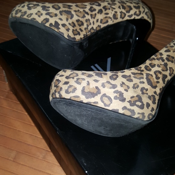 Kardashian Kollection Leopard Pumps - Picture 4 of 6